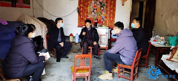 慰问脱贫户.jpg