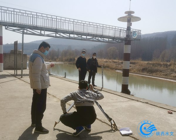 千阳站职工水尺校测.JPG