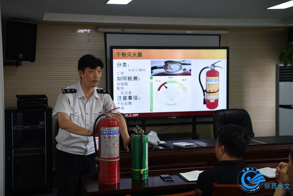 普及消防器材.JPG