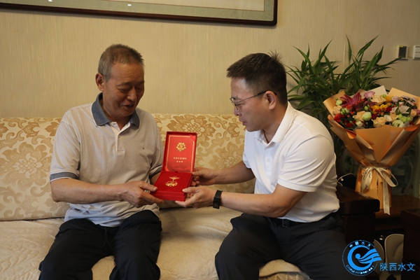 在党50年.JPG